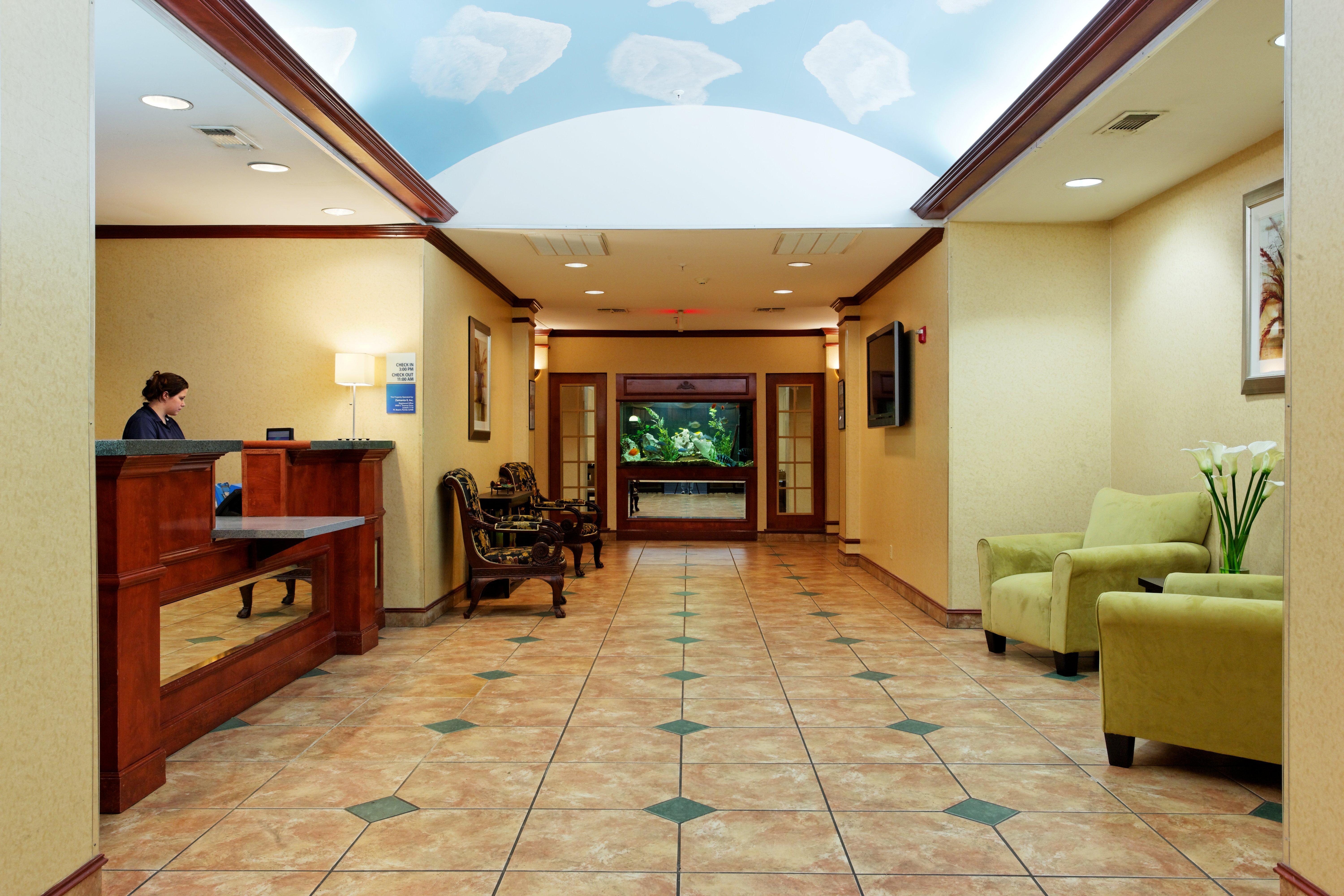 Holiday Inn Express Crockett By Ihg Exterior photo
