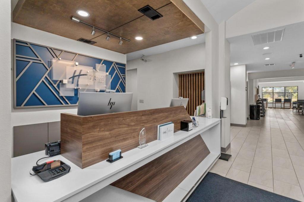 Holiday Inn Express Crockett By Ihg Exterior photo