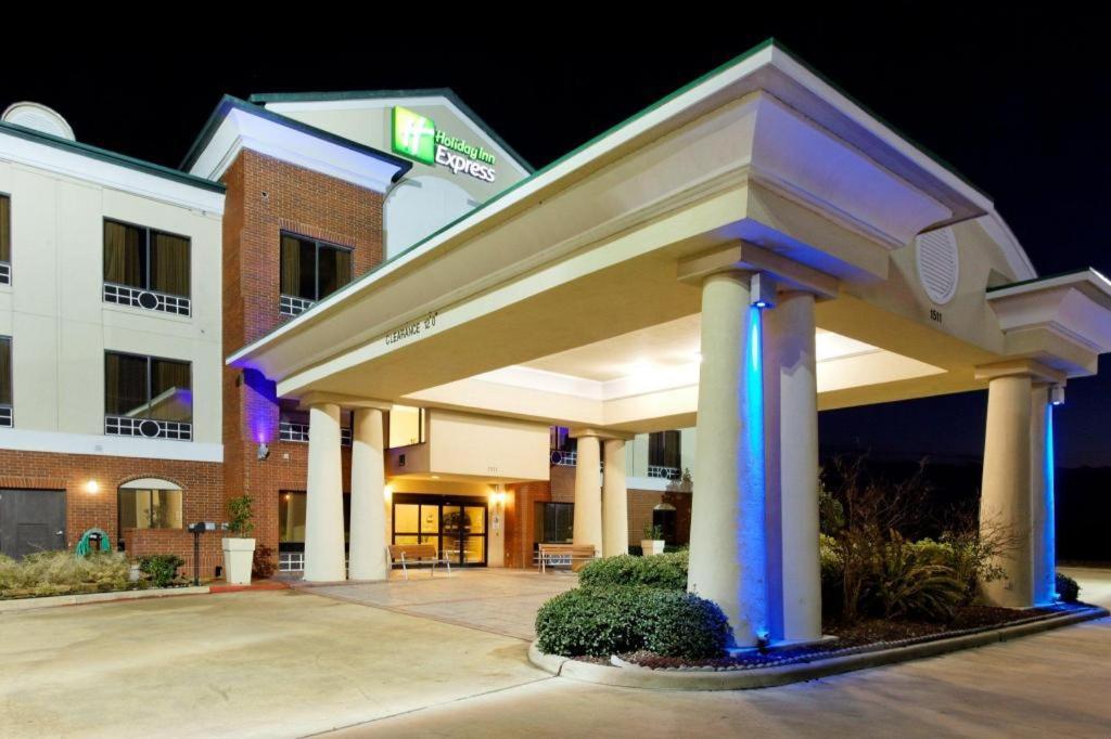 Holiday Inn Express Crockett By Ihg Exterior photo
