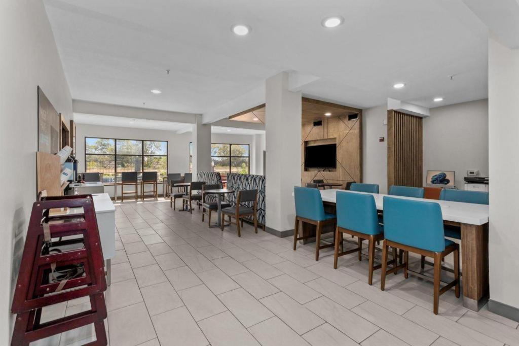 Holiday Inn Express Crockett By Ihg Exterior photo