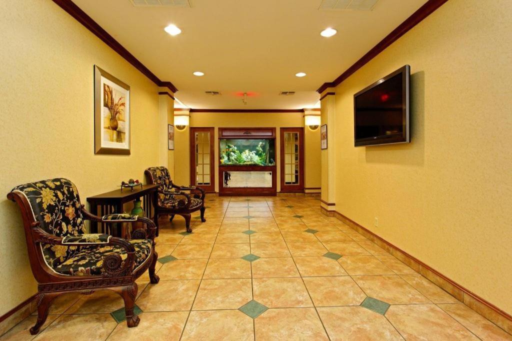 Holiday Inn Express Crockett By Ihg Exterior photo