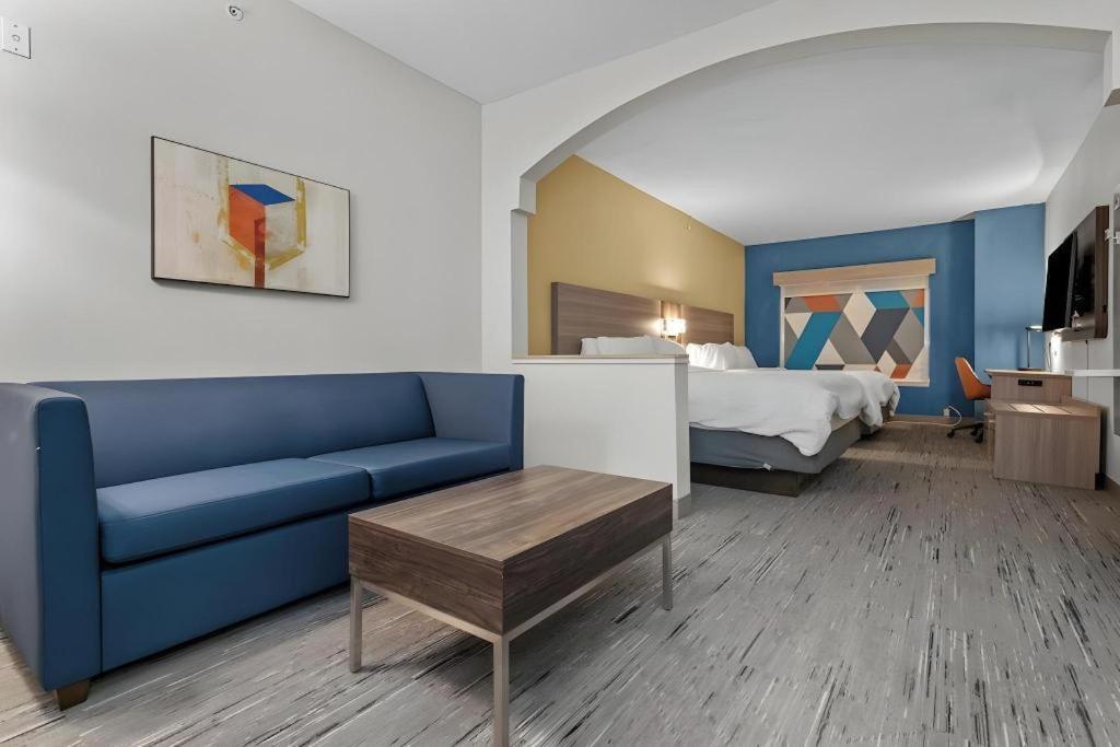 Holiday Inn Express Crockett By Ihg Exterior photo